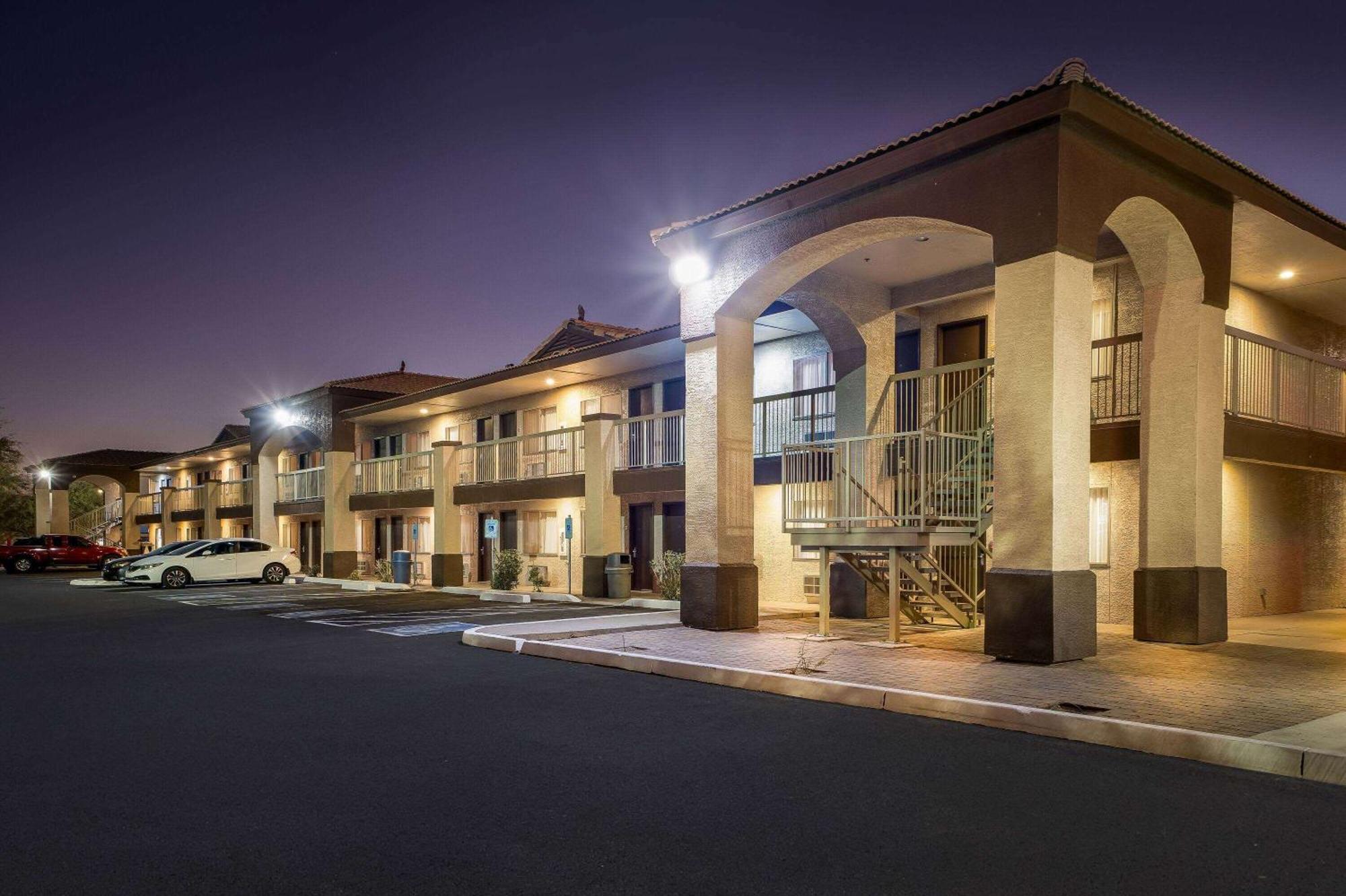 Days Inn By Wyndham Buckeye Kültér fotó