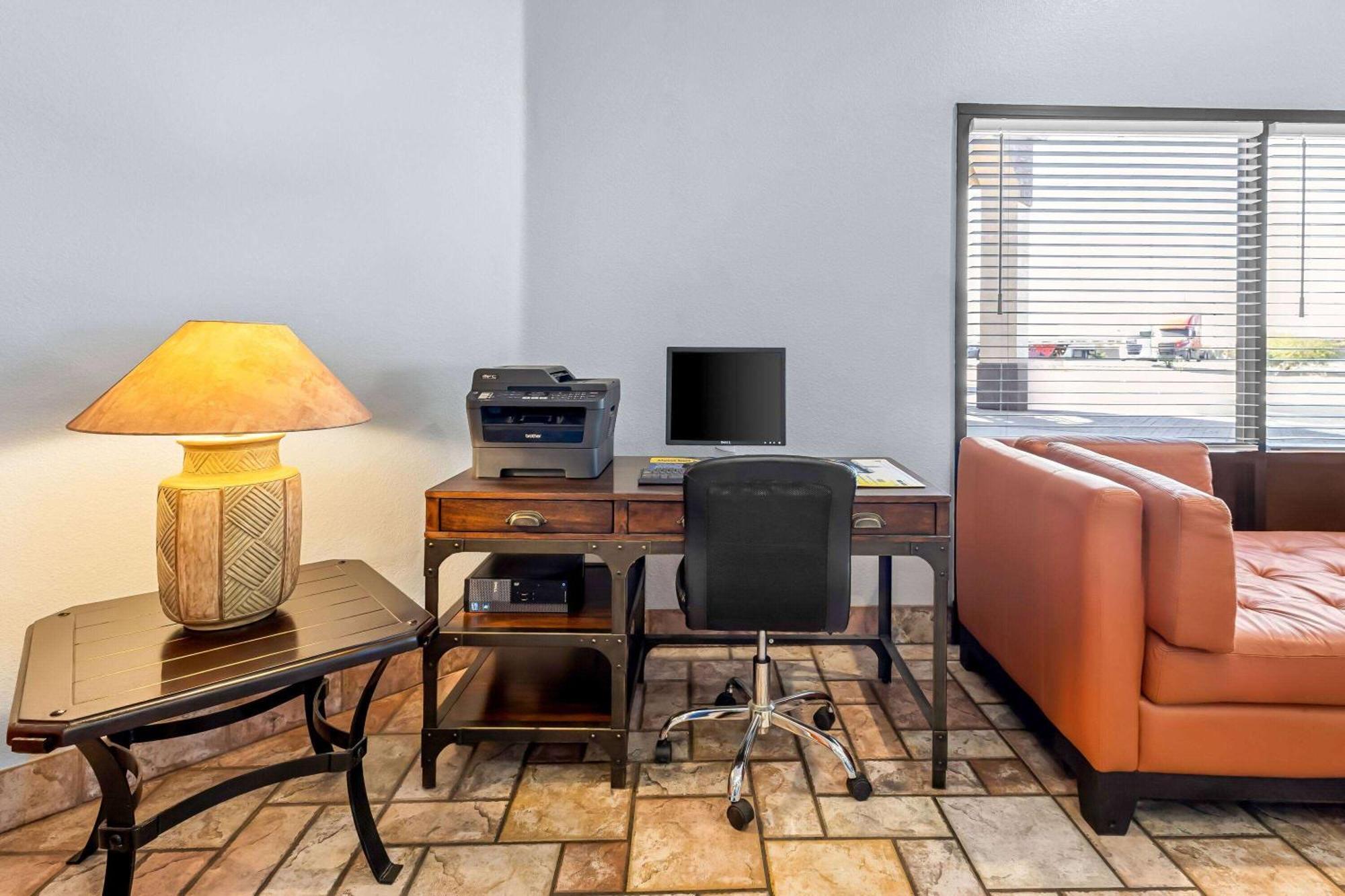 Days Inn By Wyndham Buckeye Kültér fotó