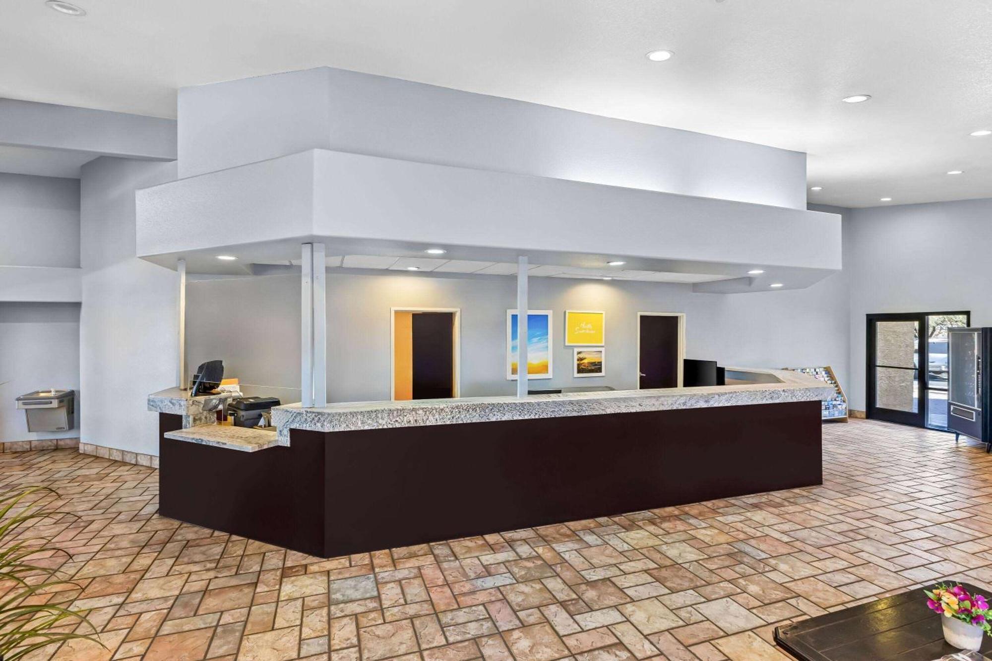 Days Inn By Wyndham Buckeye Kültér fotó